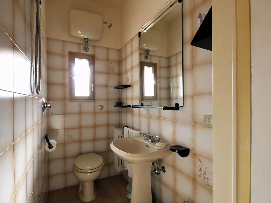 Immagine 16 di Appartamento in vendita  a Lucca