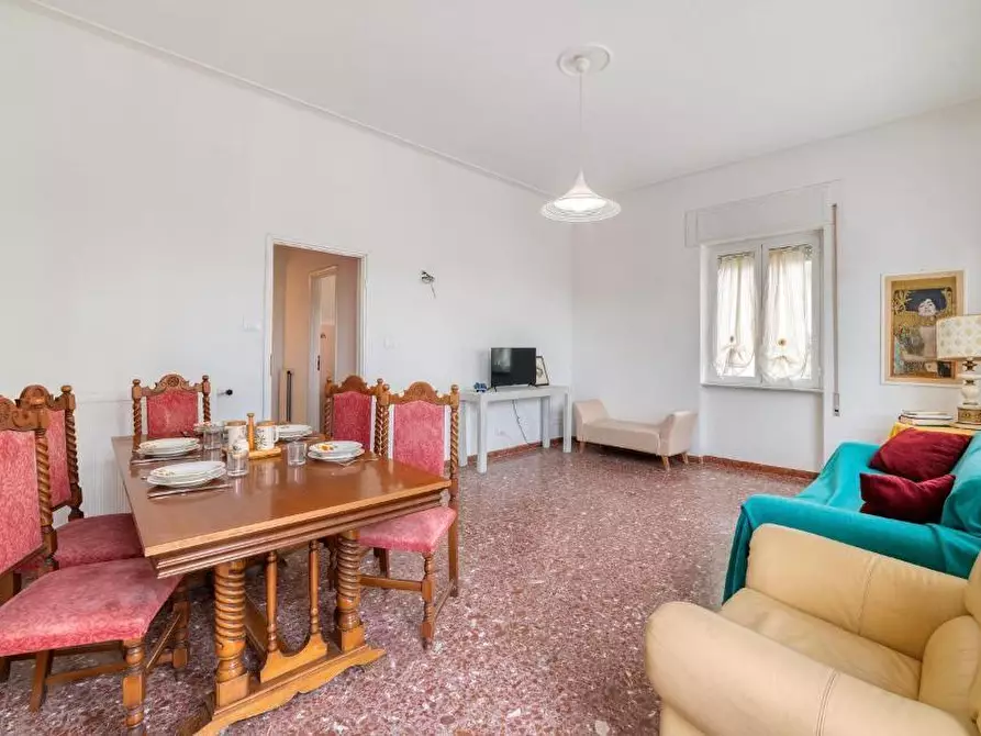 Immagine 1 di Appartamento in affitto  a Camaiore