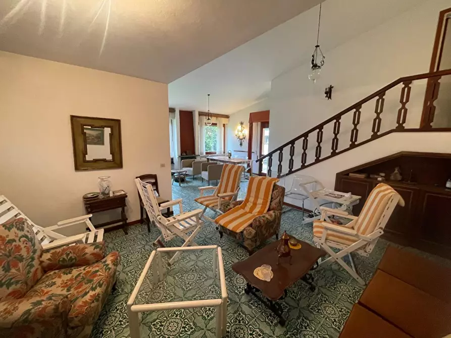 Immagine 3 di Villa in vendita  a Pietrasanta