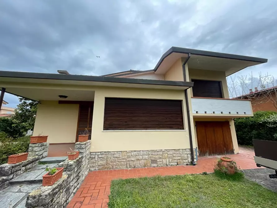 Immagine 10 di Villa in vendita  a Pietrasanta