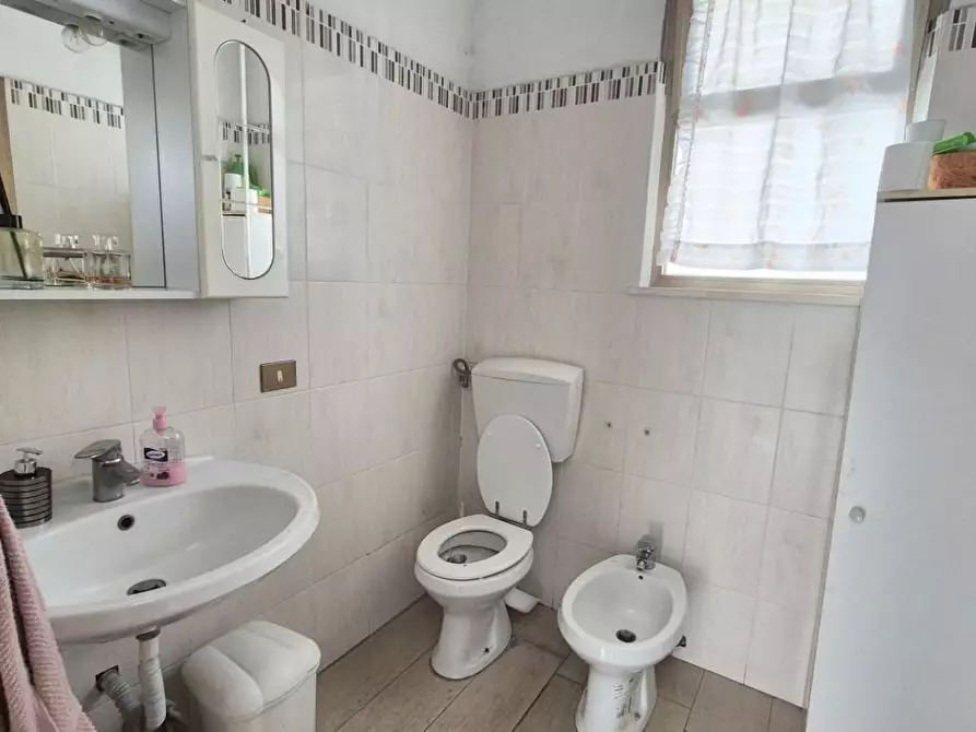 Immagine 10 di Attività artigianale in vendita  a Camaiore