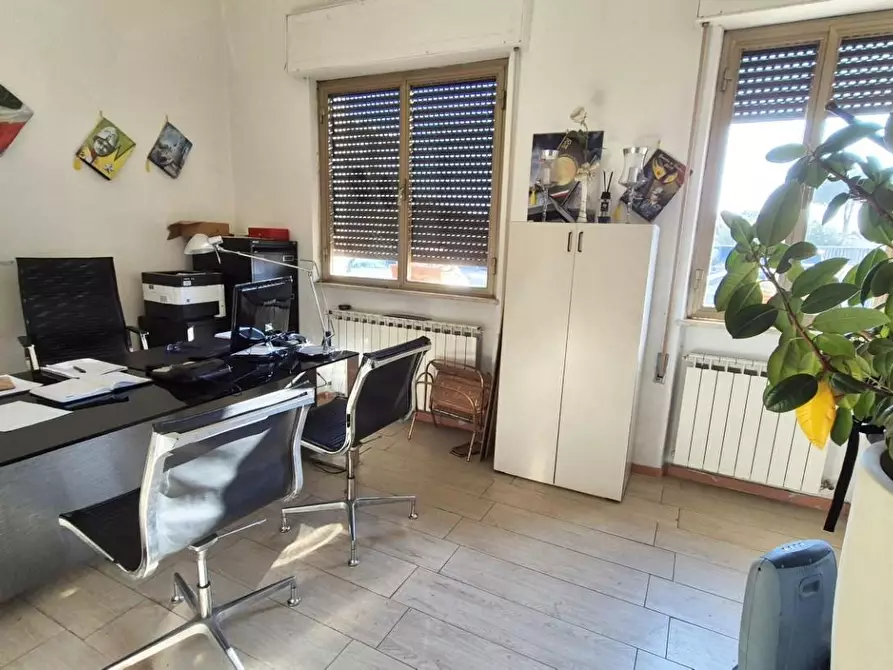 Immagine 9 di Attività artigianale in vendita  a Camaiore