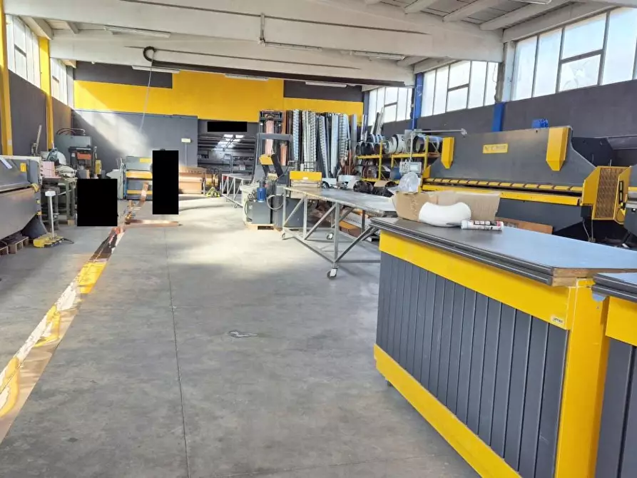 Immagine 13 di Attività artigianale in vendita  a Camaiore