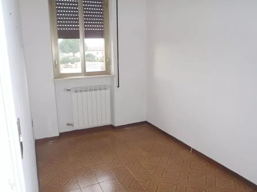 Immagine 33 di Attività artigianale in vendita  a Camaiore