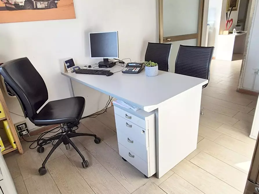 Immagine 7 di Attività artigianale in vendita  a Camaiore