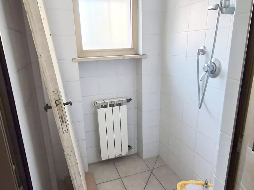 Immagine 24 di Attività artigianale in vendita  a Camaiore