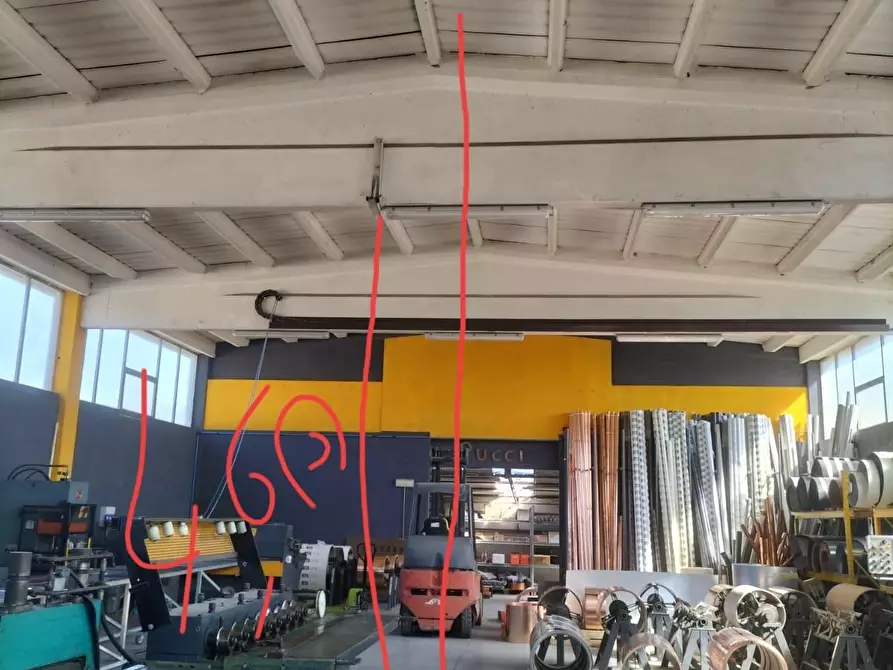 Immagine 15 di Attività artigianale in vendita  a Camaiore