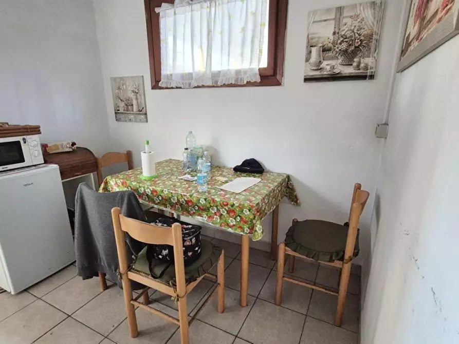 Immagine 21 di Attività artigianale in vendita  a Camaiore