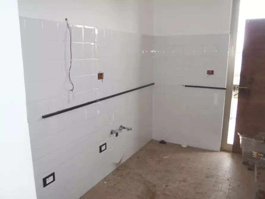 Immagine 35 di Attività artigianale in vendita  a Camaiore