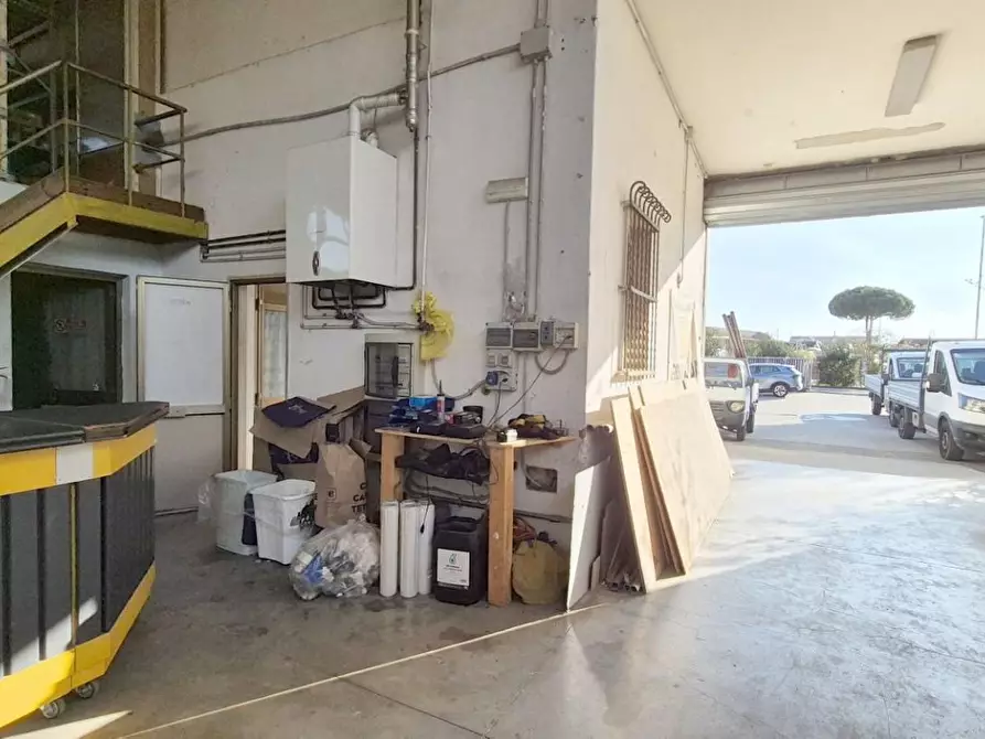 Immagine 12 di Attività artigianale in vendita  a Camaiore