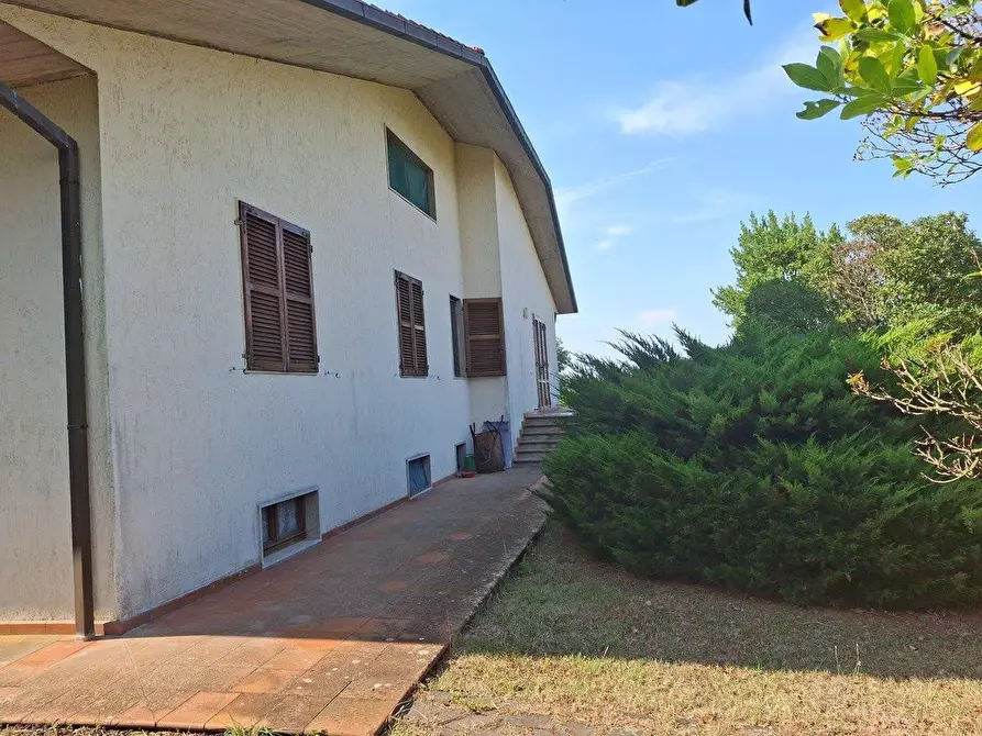 Immagine 3 di Villa in vendita  a Semproniano