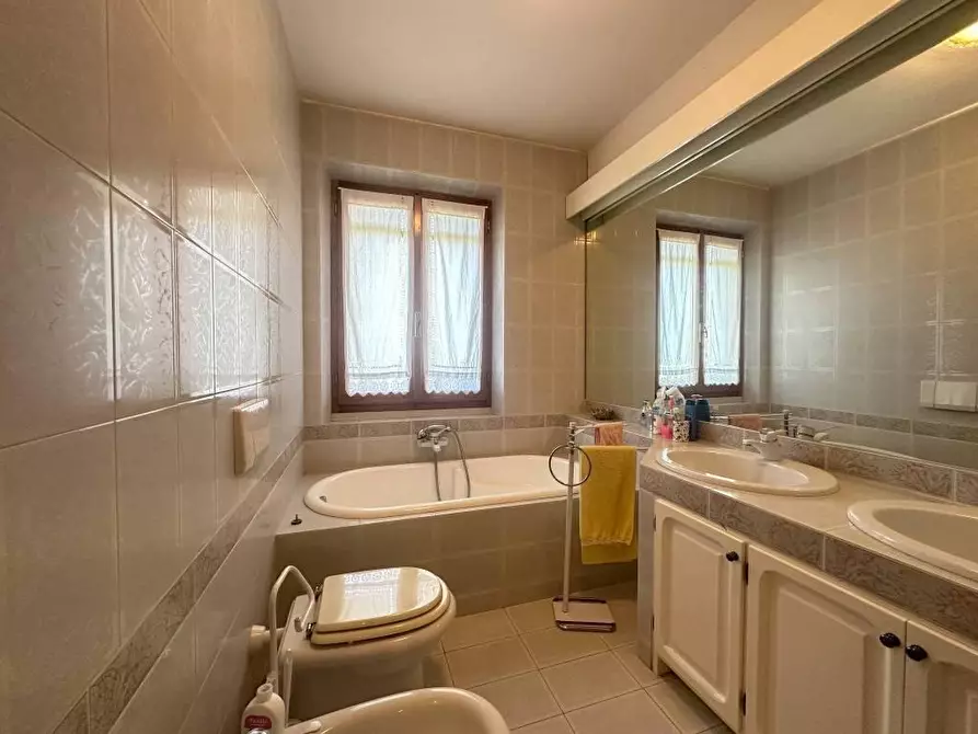 Immagine 5 di Villa in vendita  a Semproniano