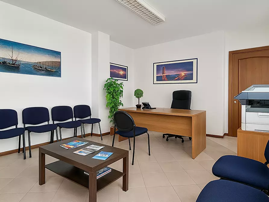 Immagine 13 di Ufficio in affitto  a Cascina