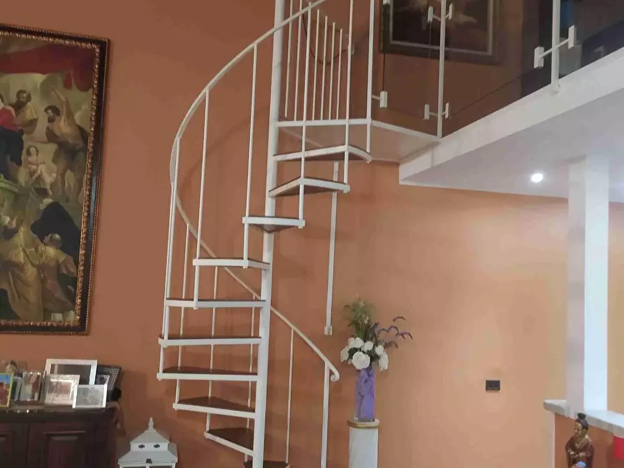 Immagine 13 di Appartamento in vendita  a Lucca