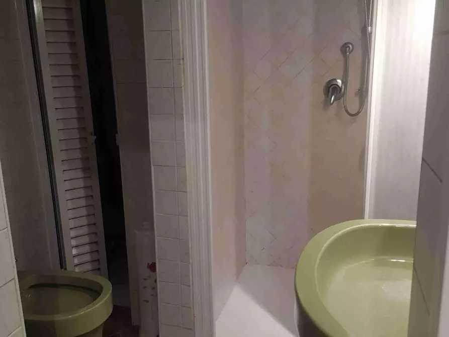 Immagine 20 di Appartamento in vendita  a Lucca