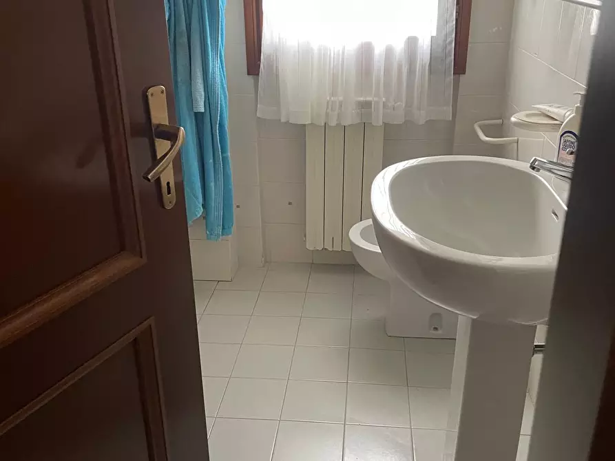 Immagine 13 di Mansarda in vendita  a Carrara