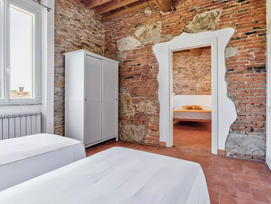 Immagine 10 di Casa colonica in vendita  a Capannori