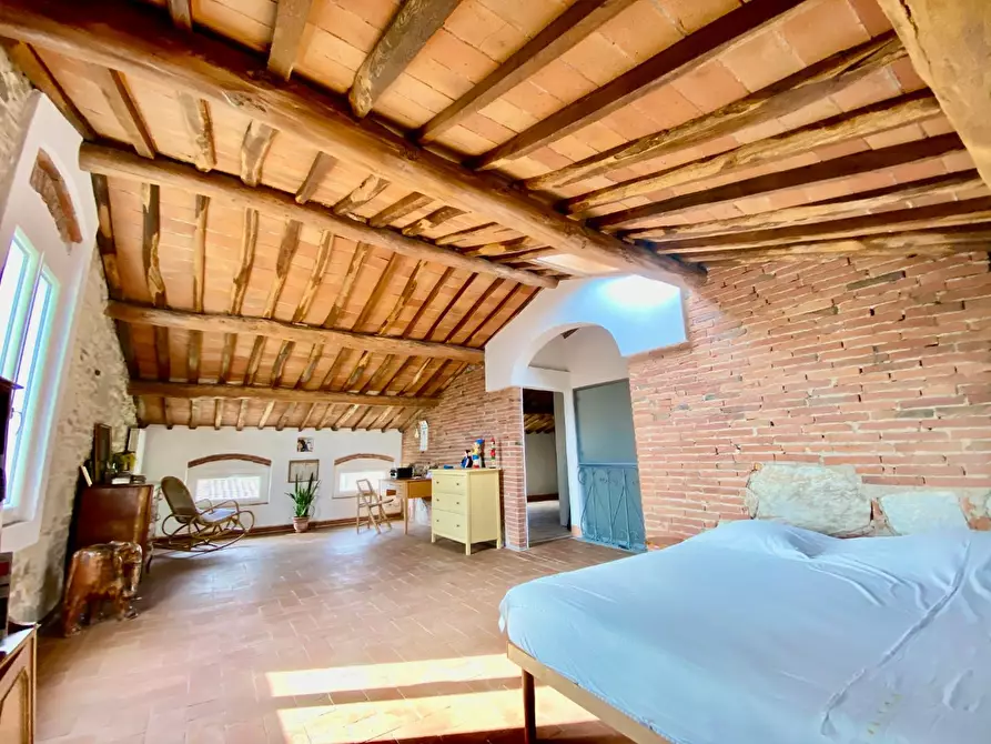 Immagine 19 di Casa colonica in vendita  a Capannori