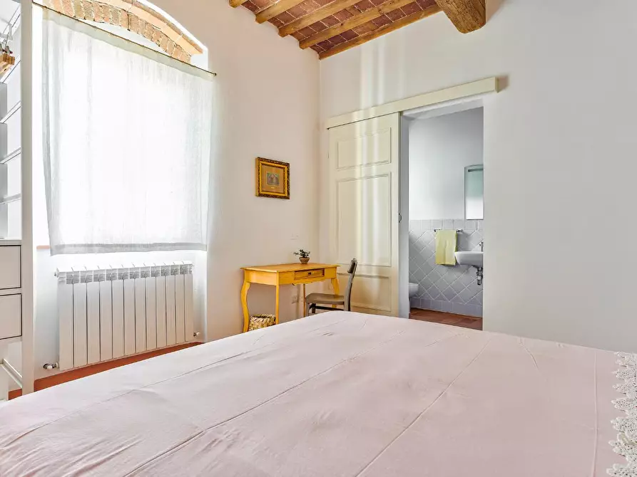 Immagine 7 di Casa colonica in vendita  a Capannori