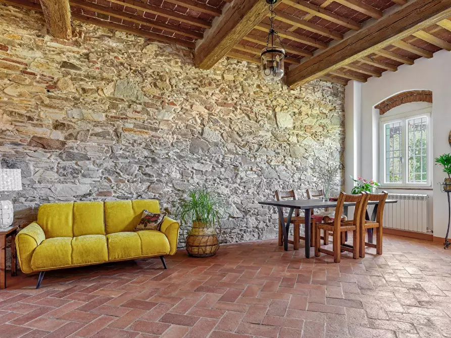 Immagine 5 di Casa colonica in vendita  a Capannori