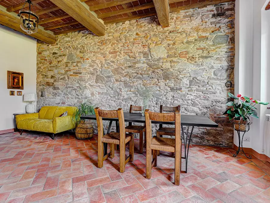 Immagine 18 di Casa colonica in vendita  a Capannori