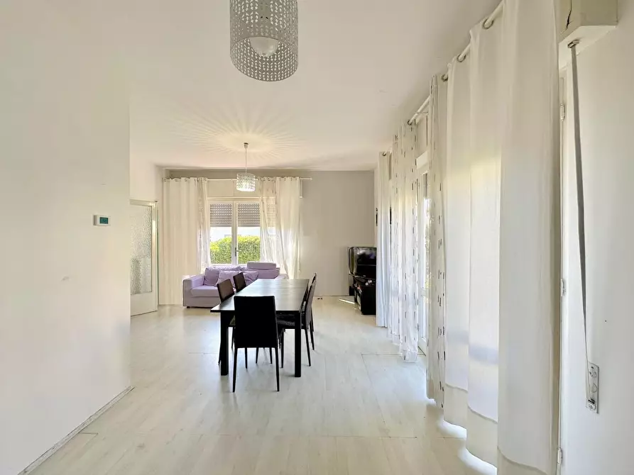 Immagine 9 di Casa indipendente in vendita  a Pietrasanta