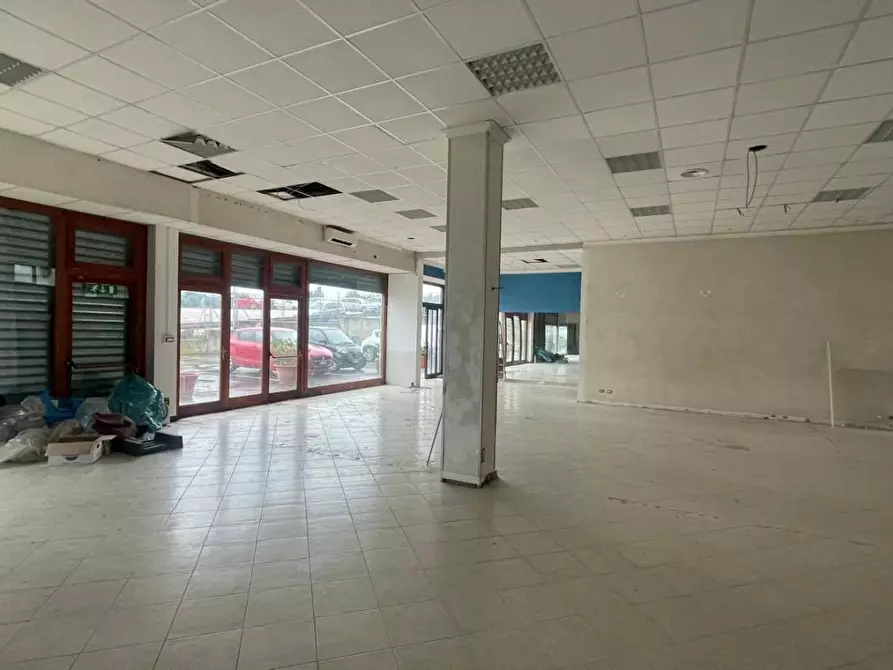 Immagine 3 di Negozio in affitto  a Fiumicino