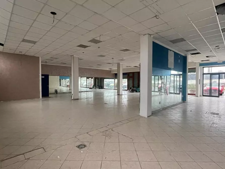 Immagine 6 di Negozio in affitto  a Fiumicino