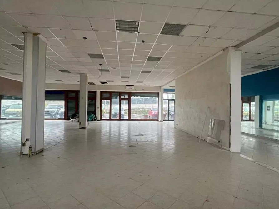 Immagine 5 di Negozio in affitto  a Fiumicino