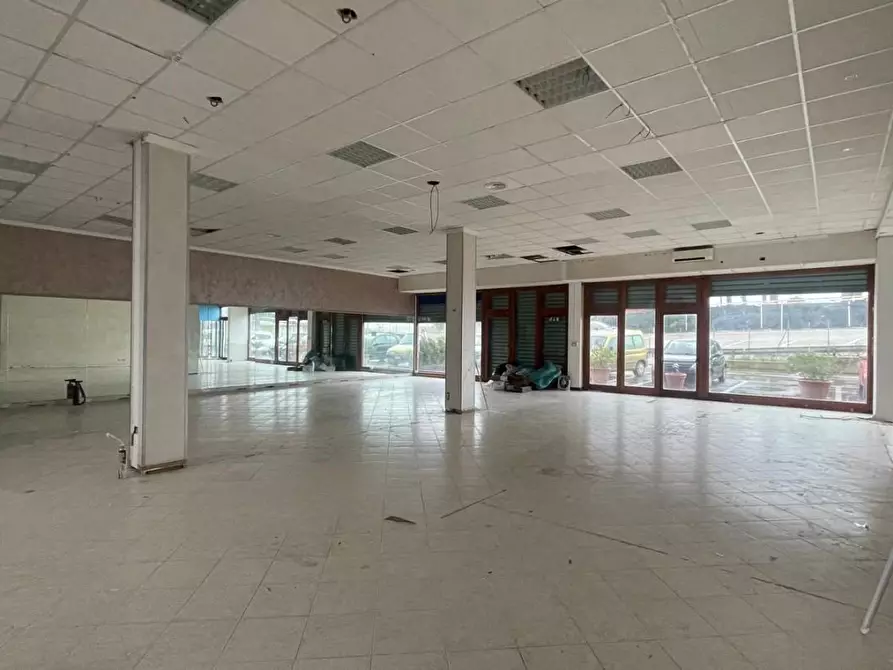 Immagine 2 di Negozio in affitto  a Fiumicino