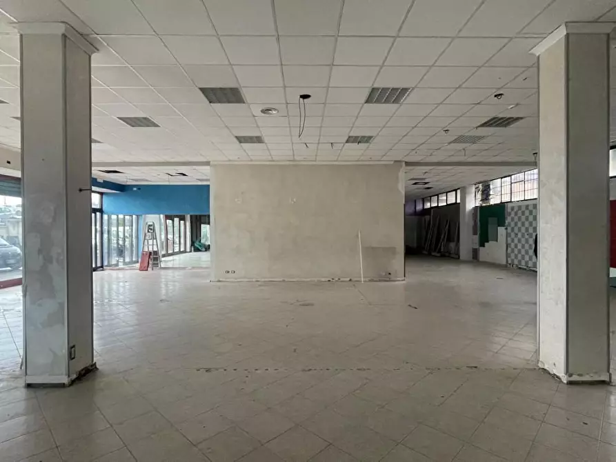 Immagine 7 di Negozio in affitto  a Fiumicino