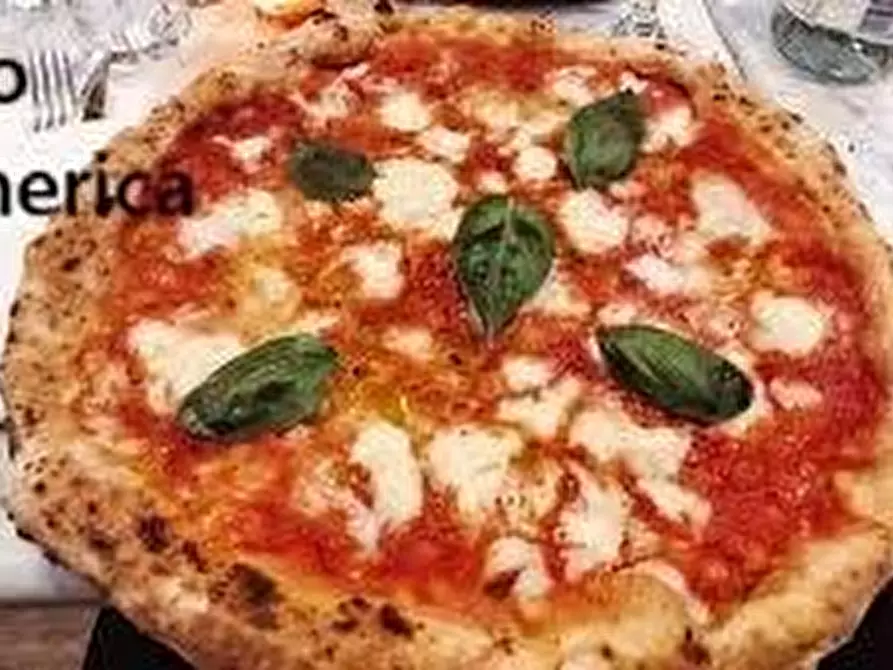 Immagine 3 di Locale commerciale in affitto  a Pisa