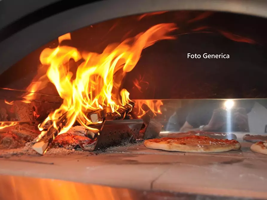 Immagine 2 di Locale commerciale in affitto  a Pisa