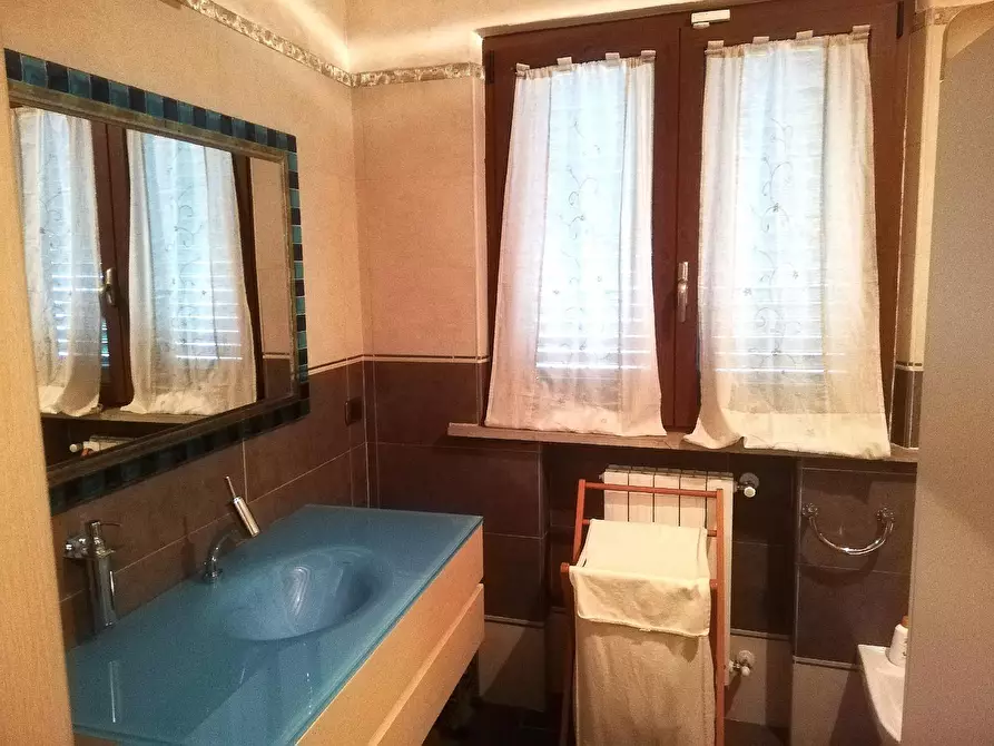 Immagine 15 di Porzione di casa in vendita  a Massa