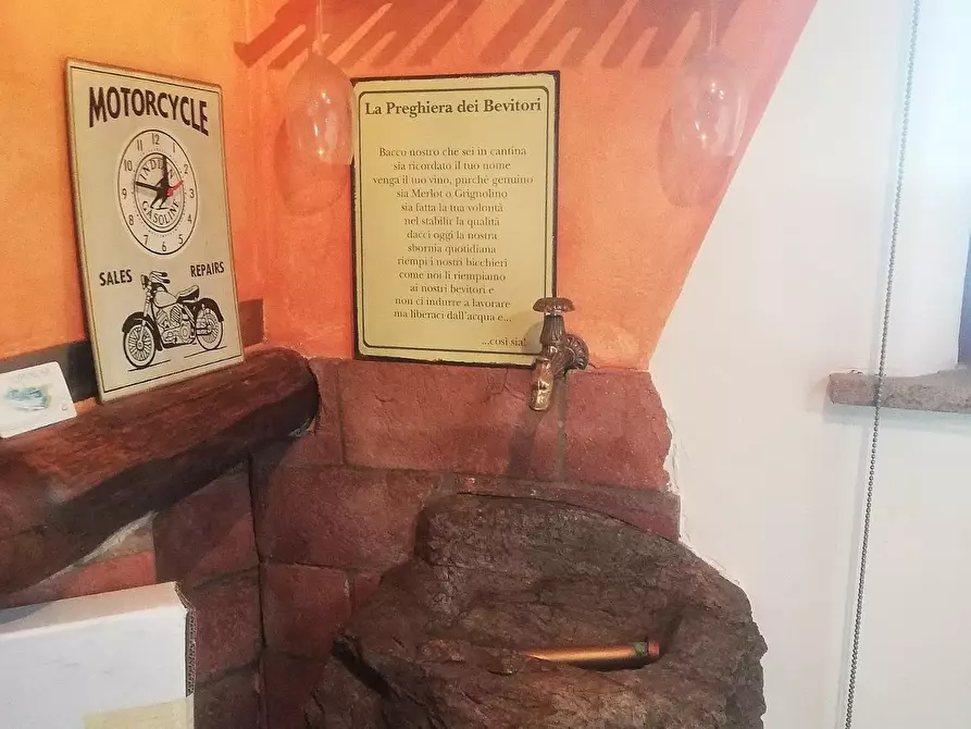 Immagine 13 di Porzione di casa in vendita  a Massa