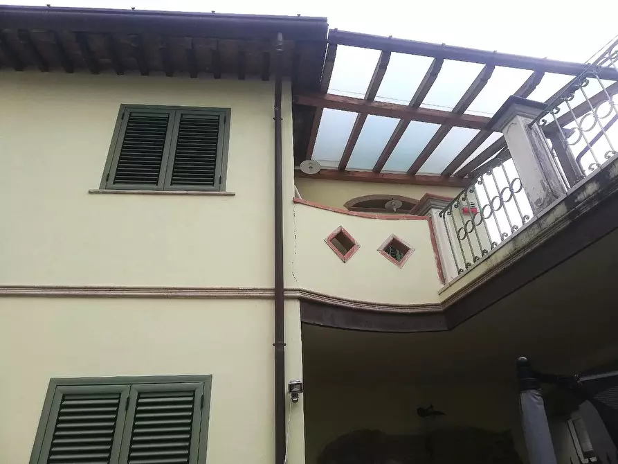 Immagine 5 di Porzione di casa in vendita  a Massa