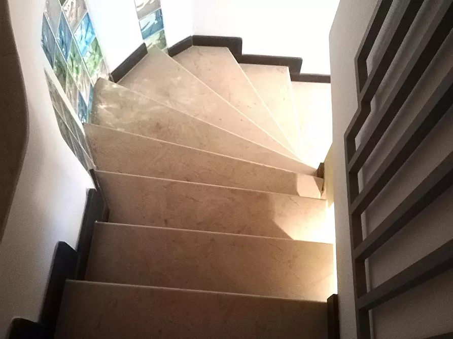 Immagine 18 di Porzione di casa in vendita  a Massa