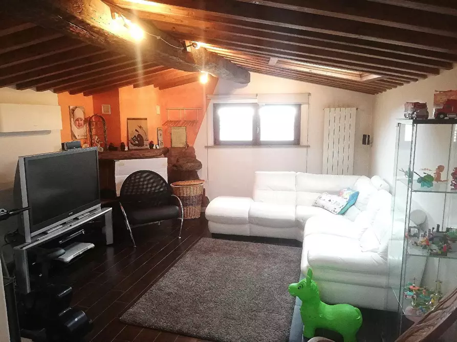 Immagine 12 di Porzione di casa in vendita  a Massa