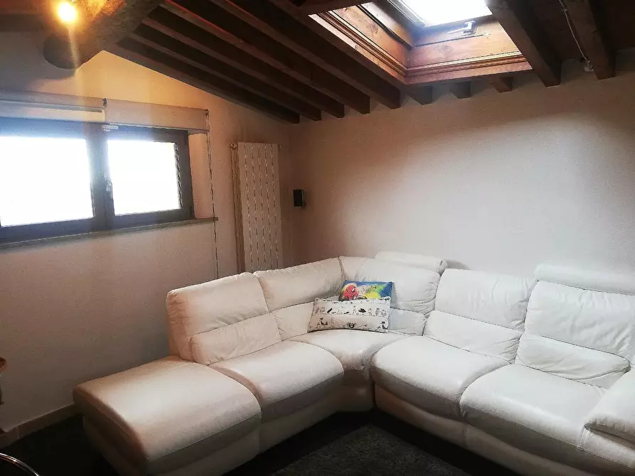 Immagine 14 di Porzione di casa in vendita  a Massa