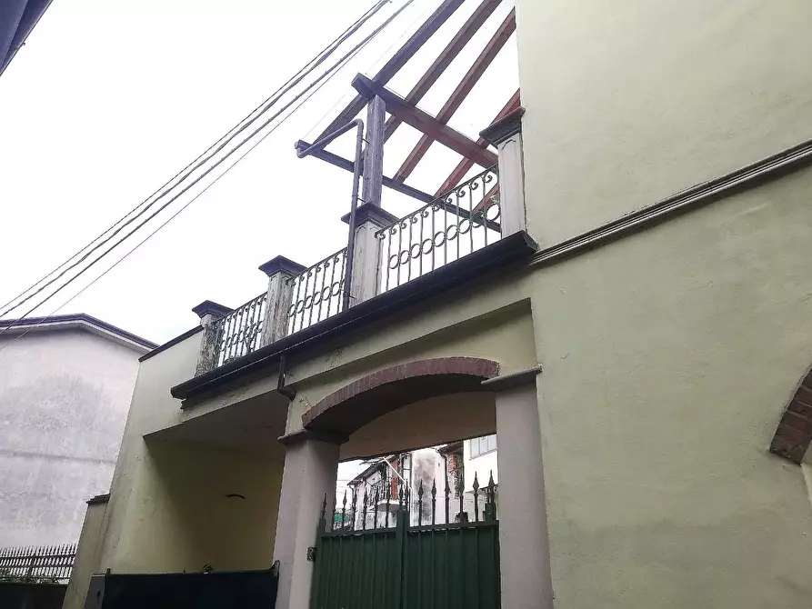 Immagine 7 di Porzione di casa in vendita  a Massa