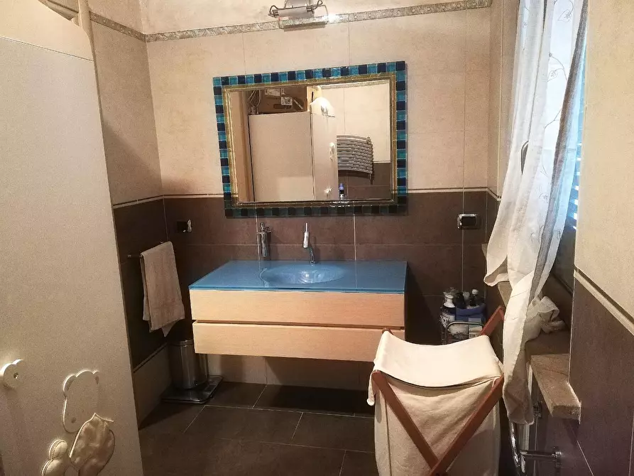 Immagine 17 di Porzione di casa in vendita  a Massa