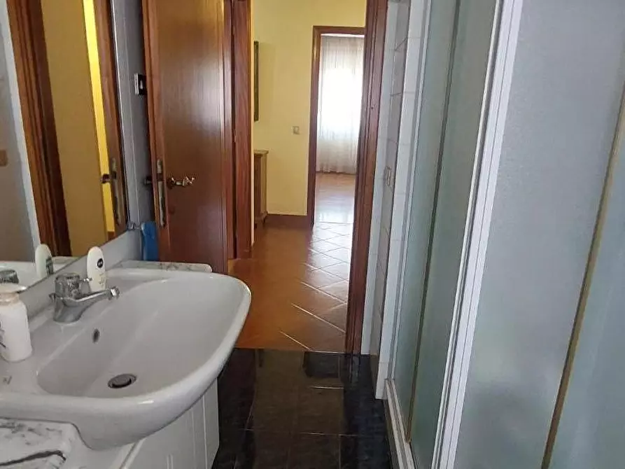 Immagine 5 di Appartamento in vendita  a Livorno