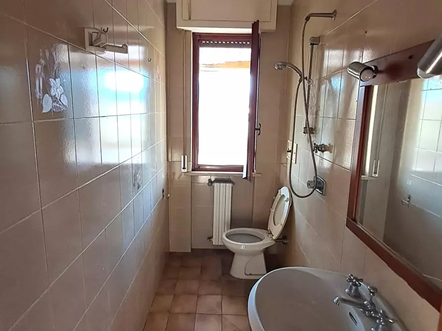 Immagine 22 di Appartamento in vendita  a Lucca