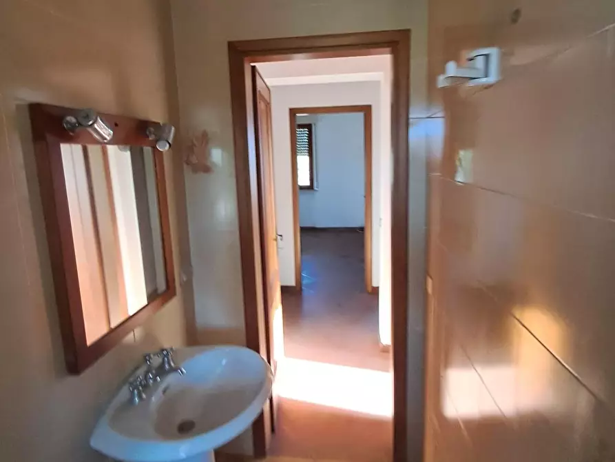 Immagine 20 di Appartamento in vendita  a Lucca