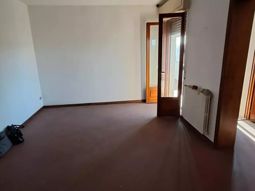 Immagine 26 di Appartamento in vendita  a Lucca