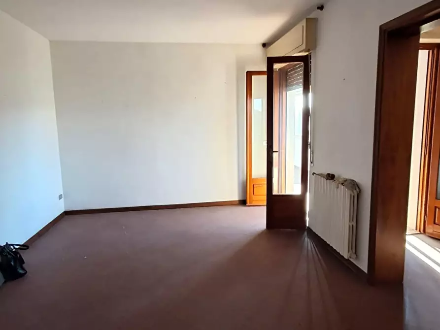 Immagine 27 di Appartamento in vendita  a Lucca