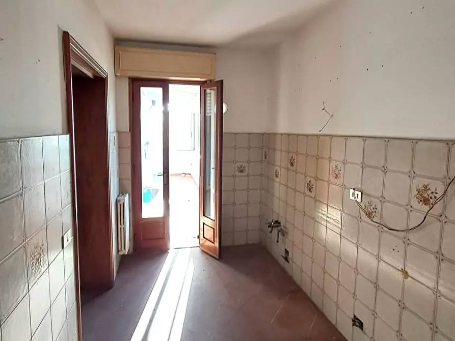 Immagine 23 di Appartamento in vendita  a Lucca