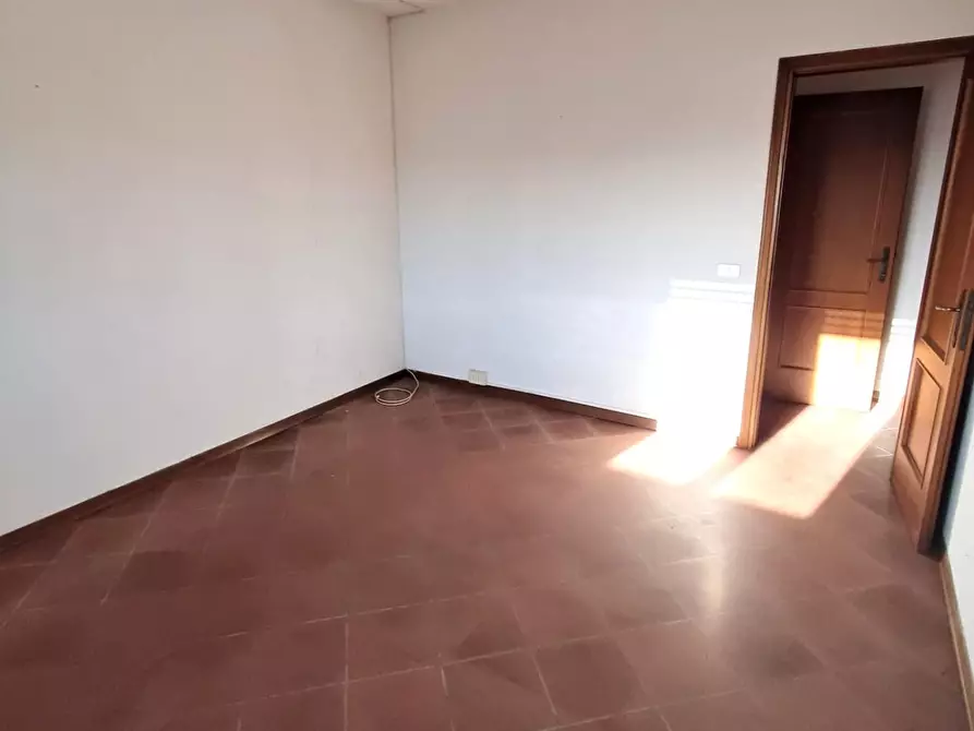 Immagine 21 di Appartamento in vendita  a Lucca