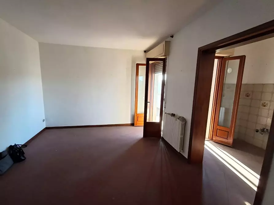 Immagine 29 di Appartamento in vendita  a Lucca