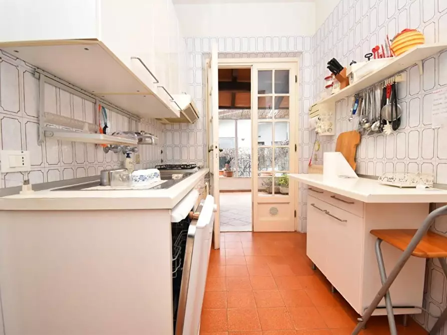 Immagine 5 di Villa in vendita  a Forte Dei Marmi